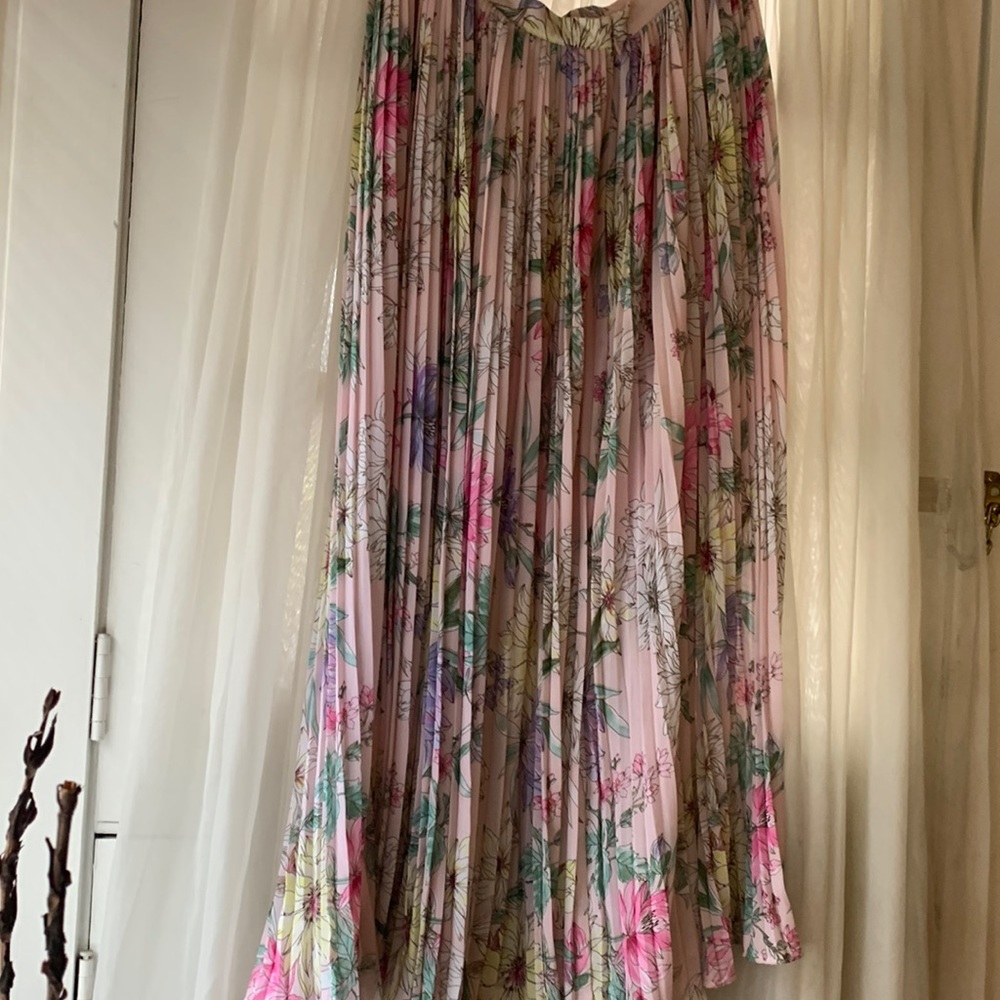 Pleated skirt